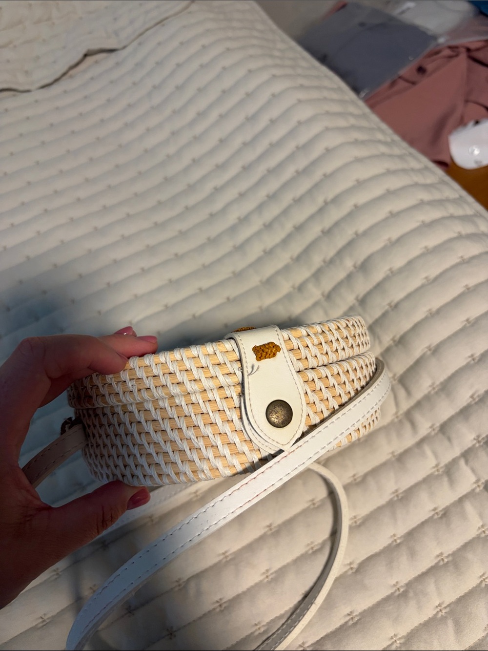 RATTAN MEXICANRound Woven Crossbody Bag in White and Natural - Picture 2 of 4